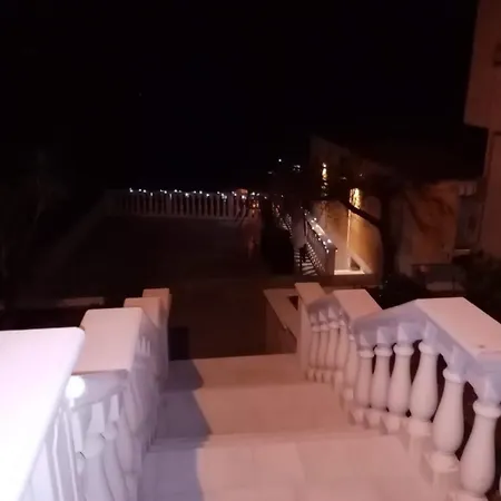 Regina Claudia 펜션 *